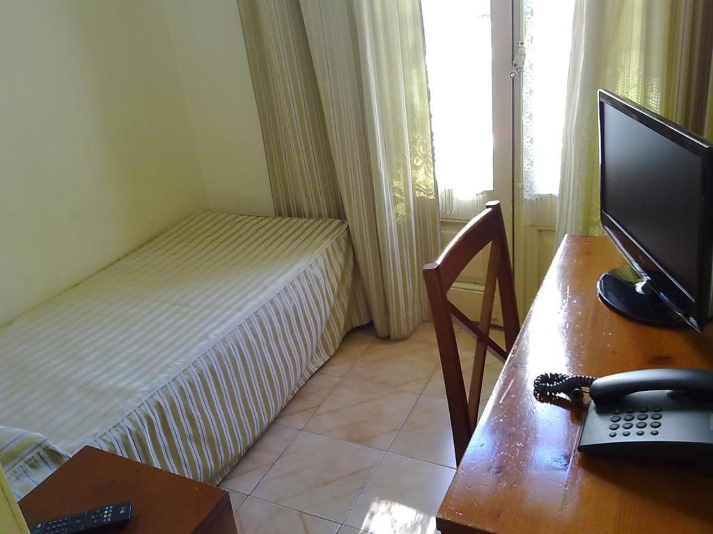 Hotel Toledano Ramblas Barcelona Room photo