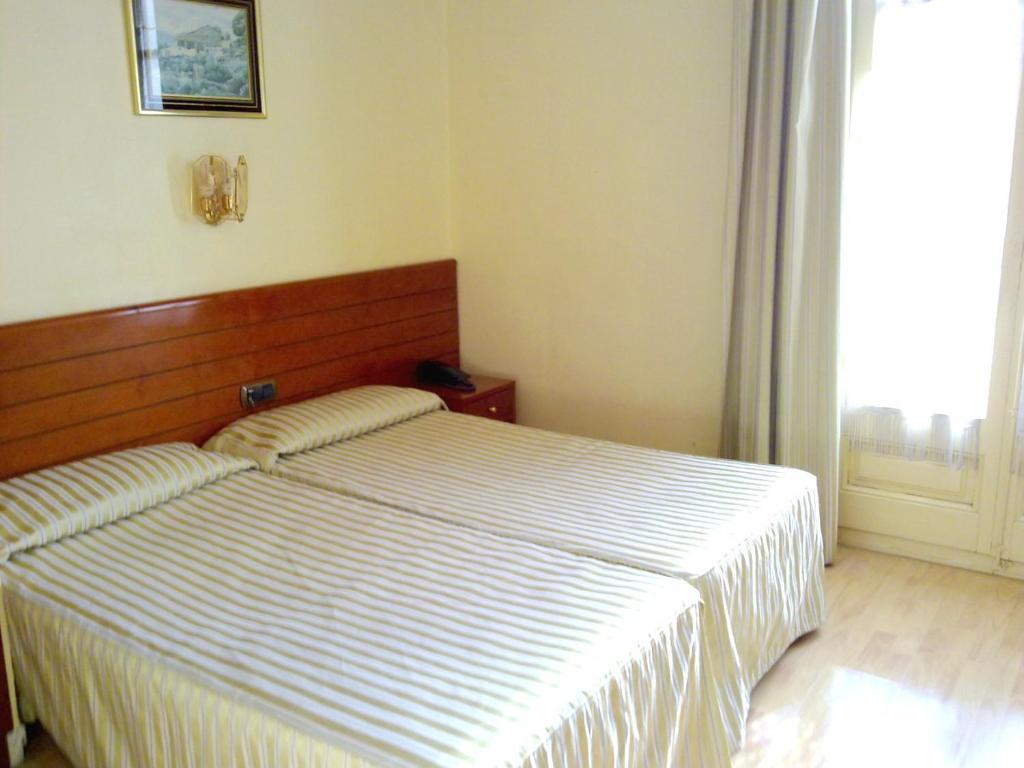Hotel Toledano Ramblas Barcelona Room photo