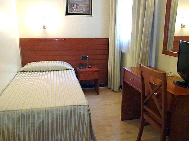 Hotel Toledano Ramblas Barcelona Room photo